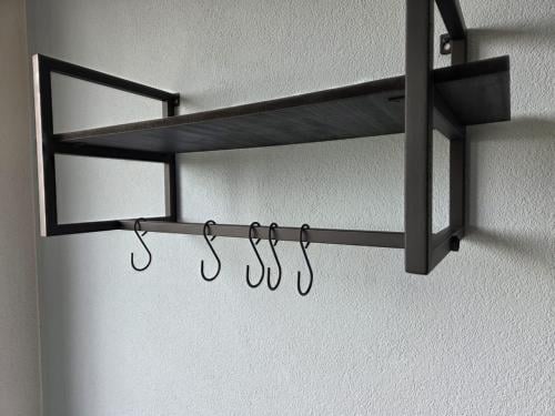 Wandkapstok mat zwart met haken