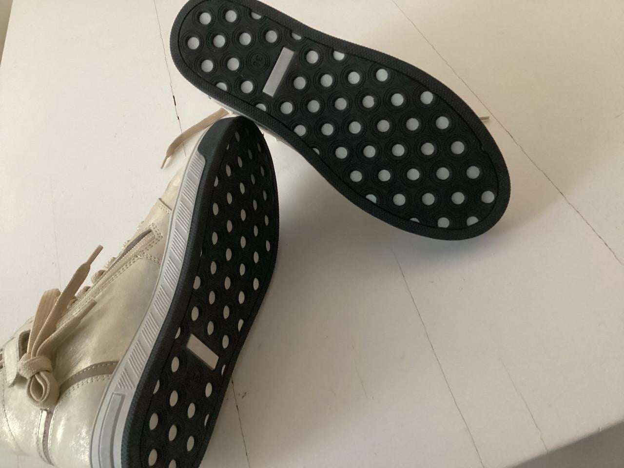 Splinter nieuwe leren sneakers  maat 38 zilver kleur
