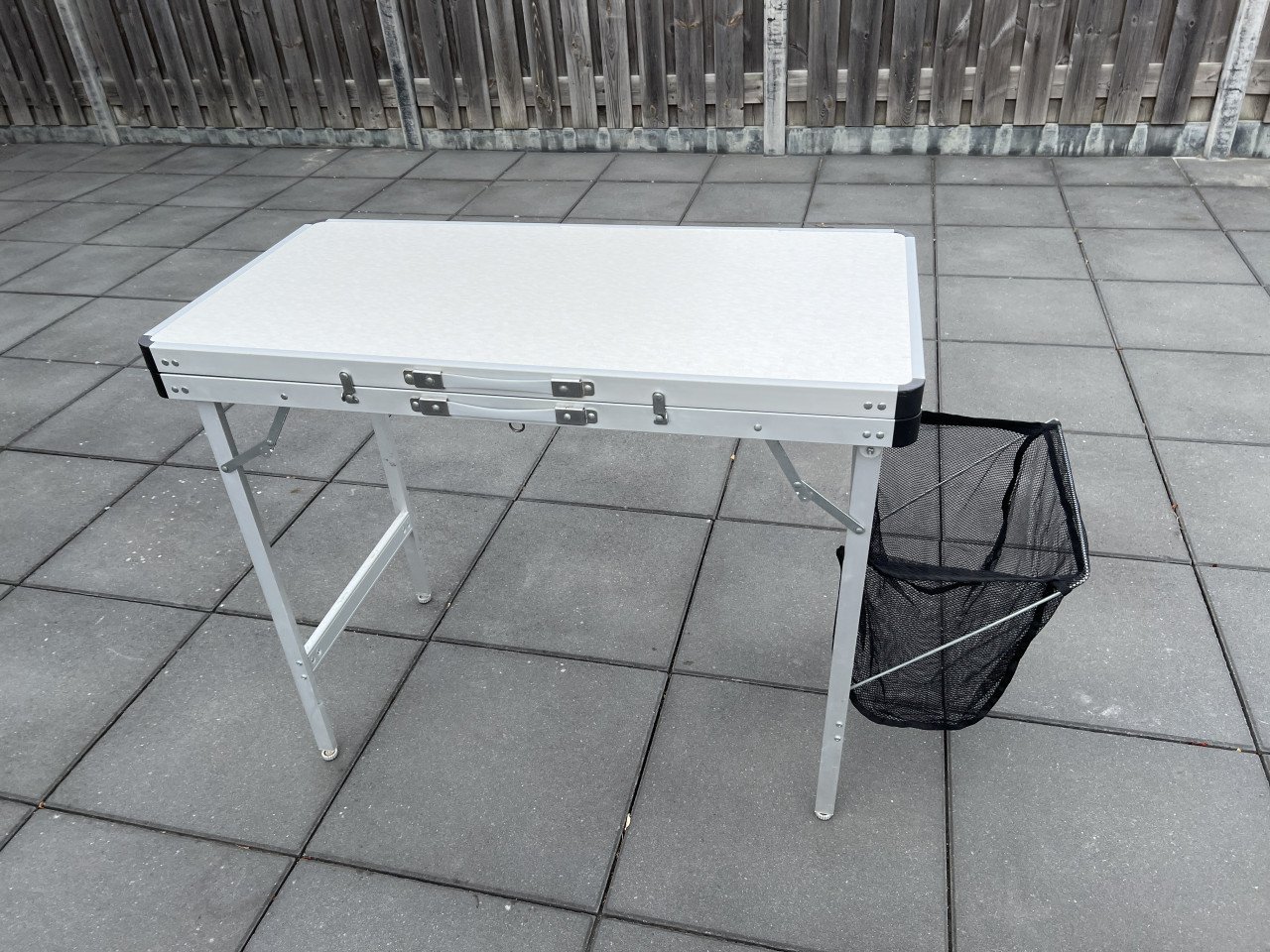 Kampeer keuken van het merk base camp nieuwprijs €99,-