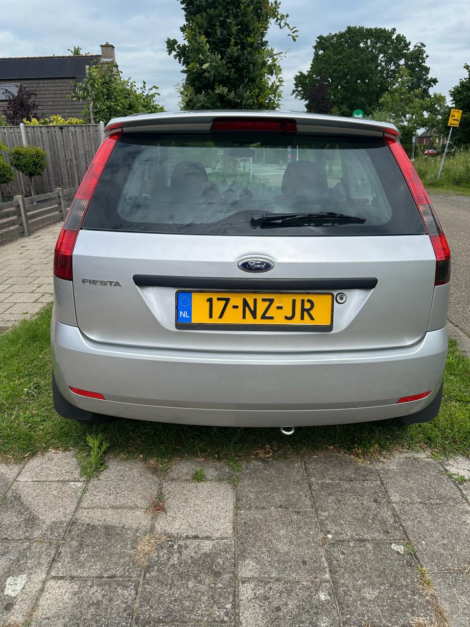 Ford fiesta 1.4 16V 3drs 2004 grijs
