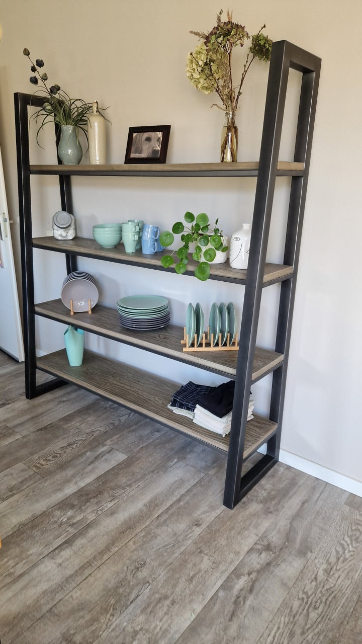 Wandrek met 4 legplanken