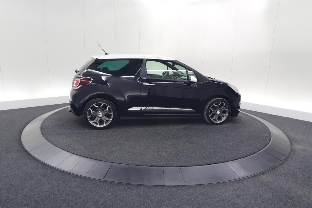 Ds Ds 3 puretech 110 so chic | camera | navigatie | parkeersensoren | clima