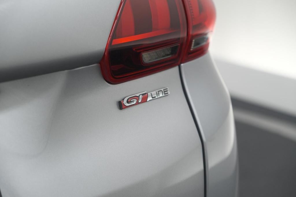 Peugeot 2008 puretech 110 eat6 gt | trekhaak | camera | panoramadak | apple