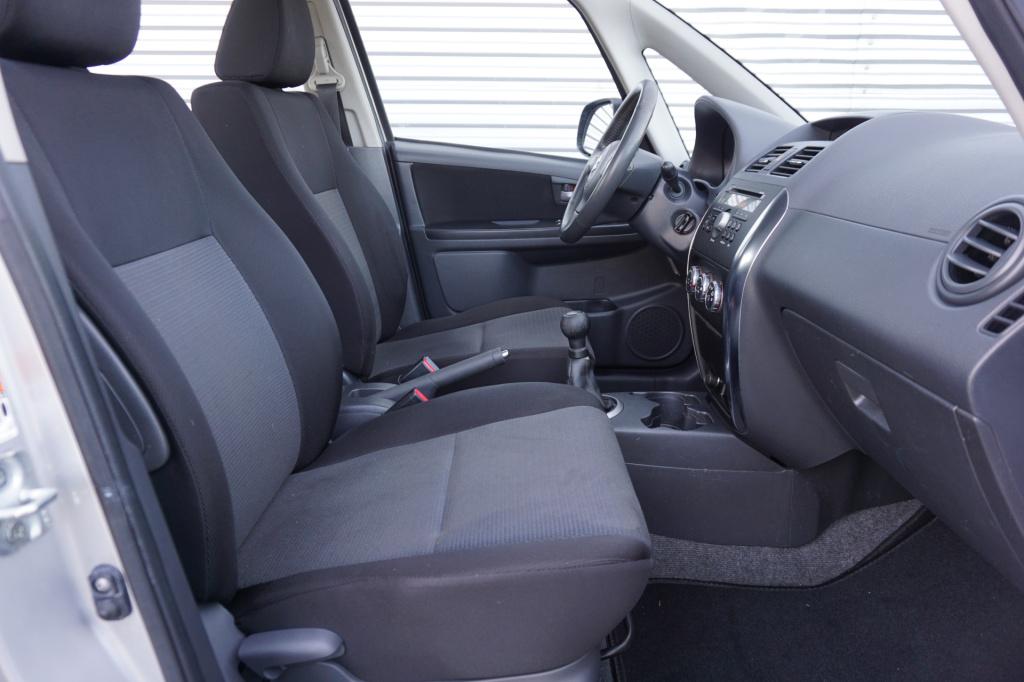 Suzuki Sx4 1.6 exclusive airco / elektr. ramen / trekhaak / lm velgen / nap