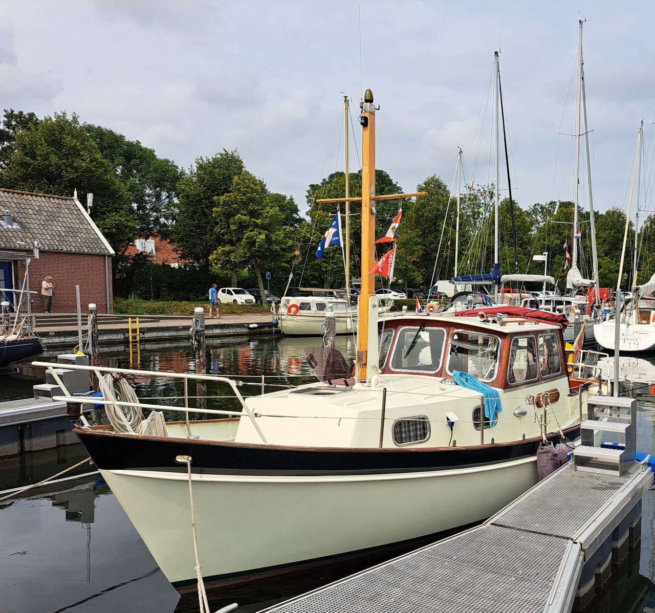 Klassieke motorsailer, ontwerp De Vries Lentsch