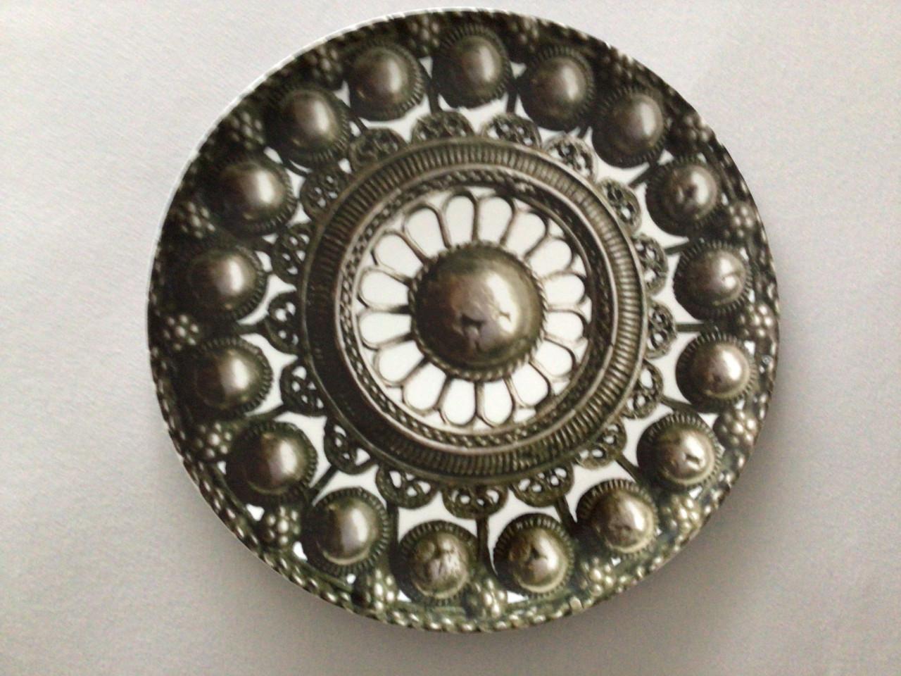 Bord met Zeeuwse Knoop afbeelding.