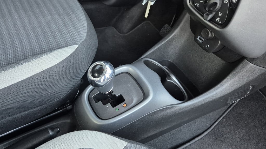 Toyota Aygo 1.0 vvt-i x-cite*automaat*airco*camera*apple-carplay*android*