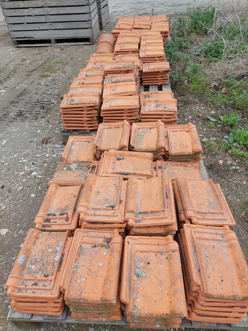 Dakpannen 15 vierkante mtr met 10 nokpannen