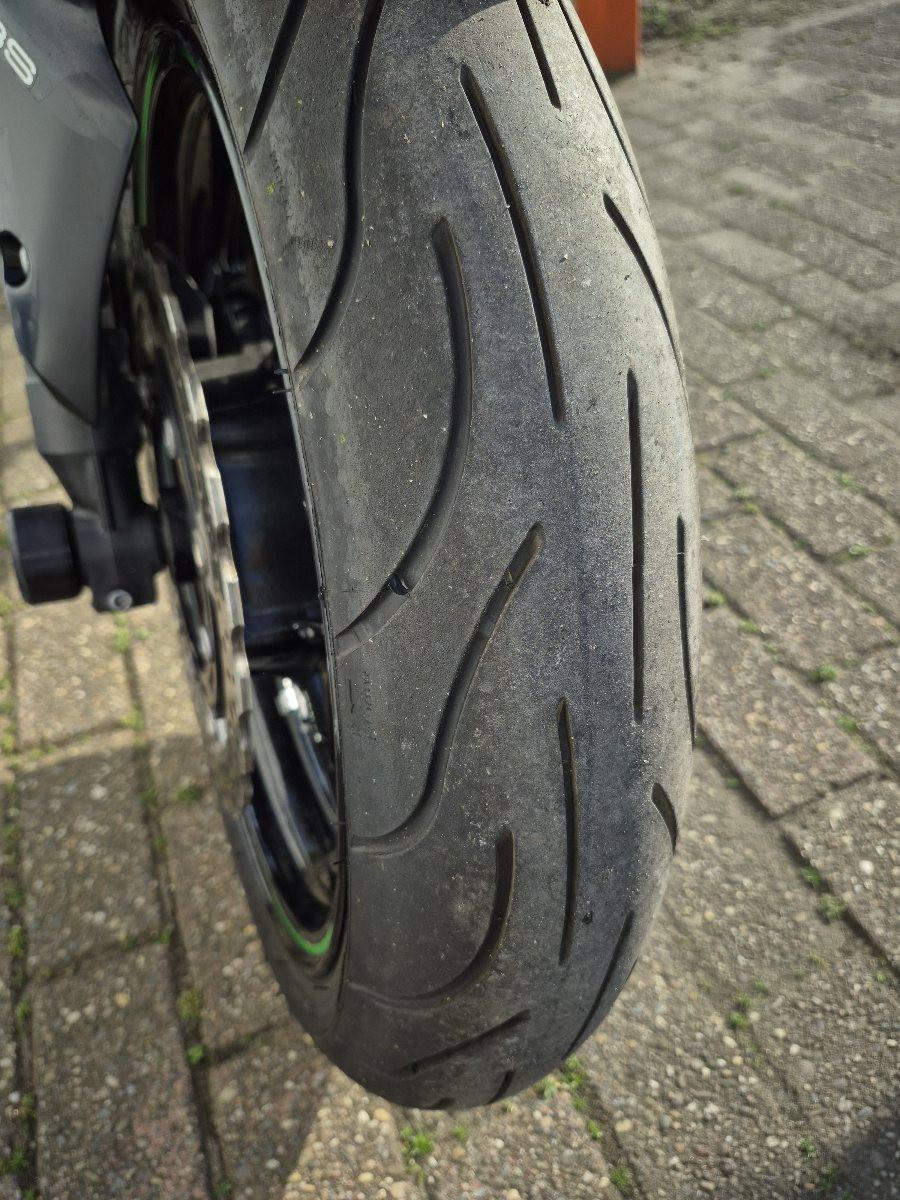 Kawasaki Z900 uit 2019, stoere naked bike, weinig Km