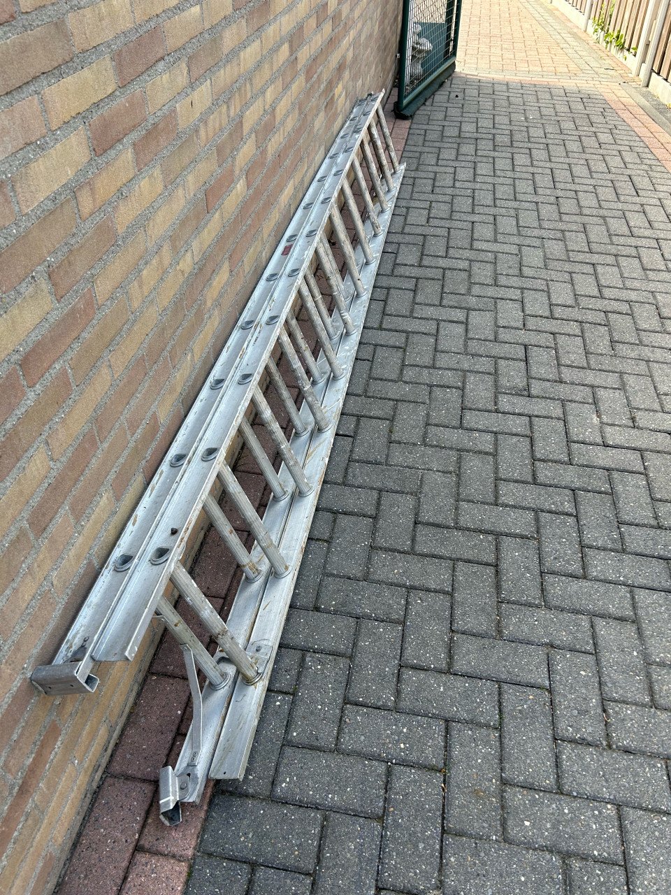 ALUMINIUM UITSCHUIFBARE LADDER