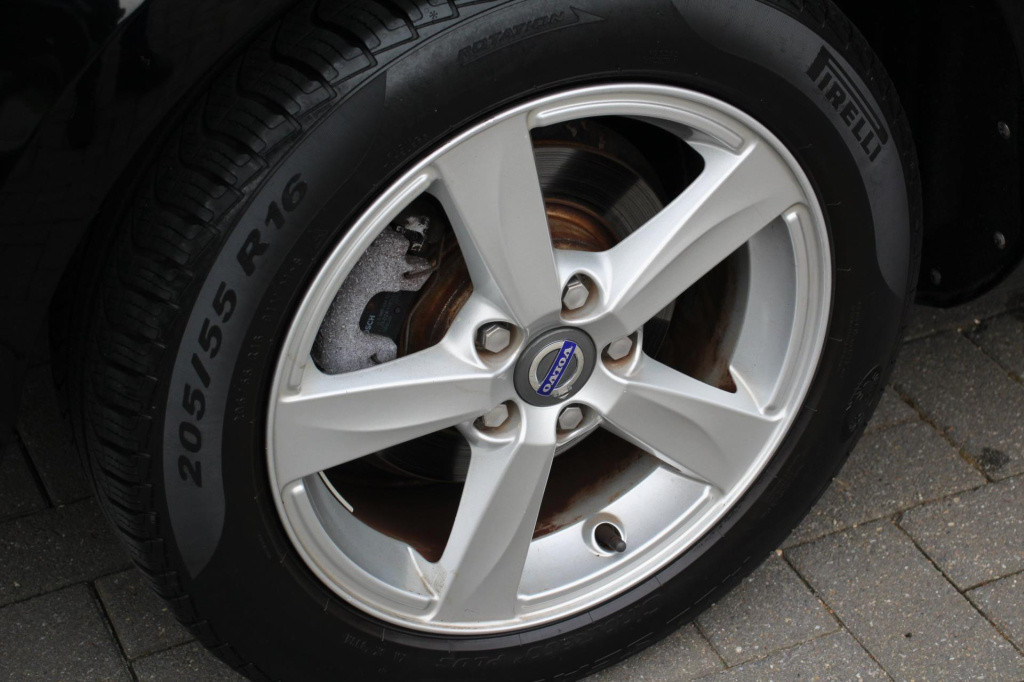 Volvo V40 1.6 t2 you! inc btw - xenon - cruise - pdc - high perf audio - de