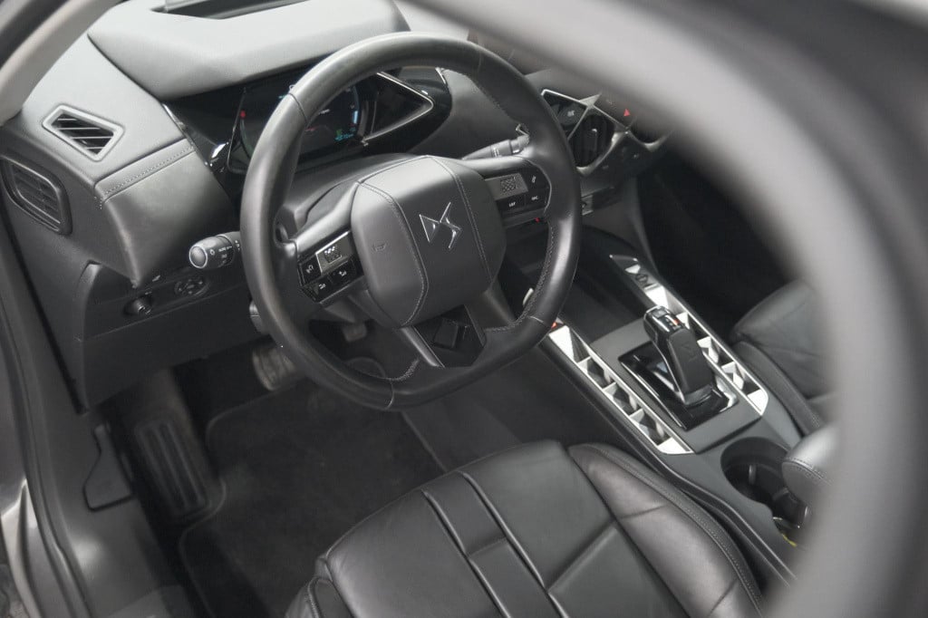 Ds Ds 3 crossback 50 kwh e-tense so chic | camera | dodehoekdetectie | head