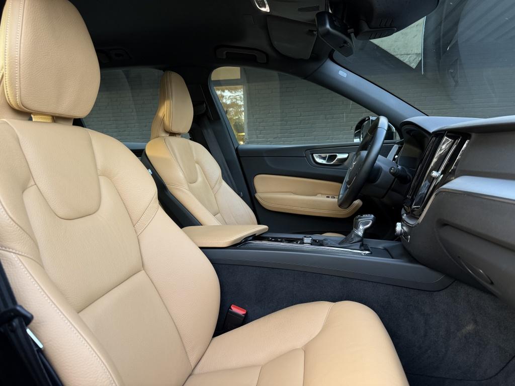 Volvo XC60 2.0 t4 momentum // 18.000km! //