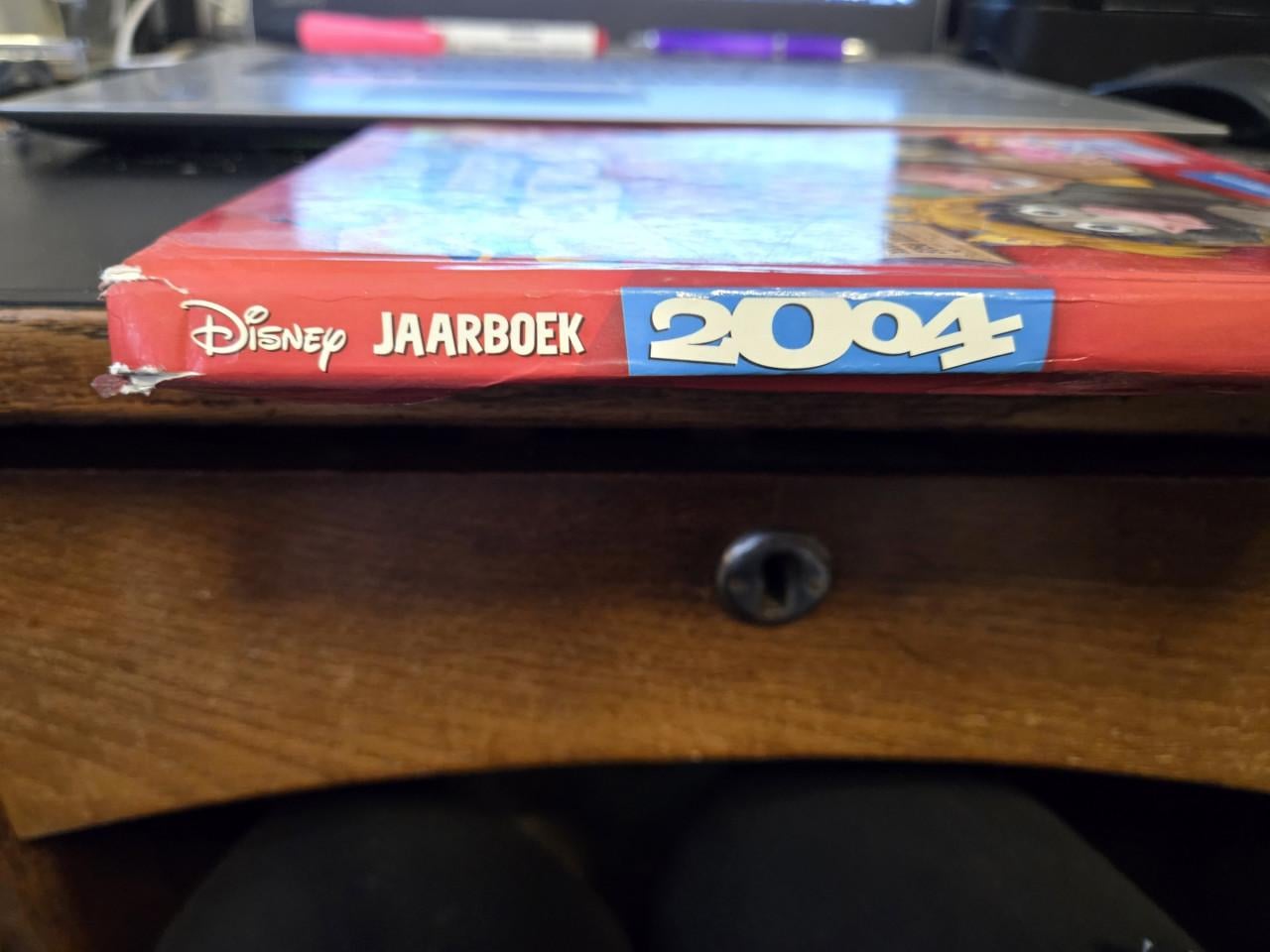 Disney Jaarboek 1e druk uit 2004,