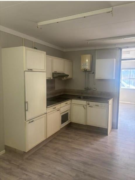 Nette keet / kantoorunit / schaftruimte / noodwoning