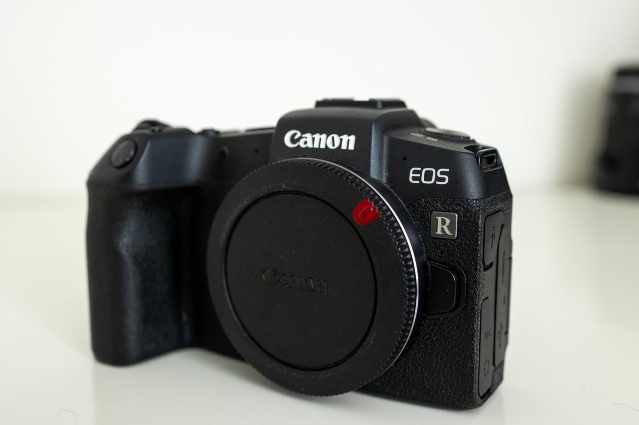 Camera Canon RP Full Frame nauwelijks gebruikt.