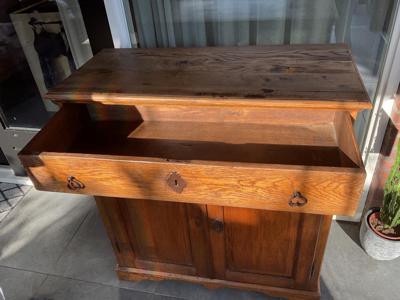 Oud kastje. GERESERVEERD!!