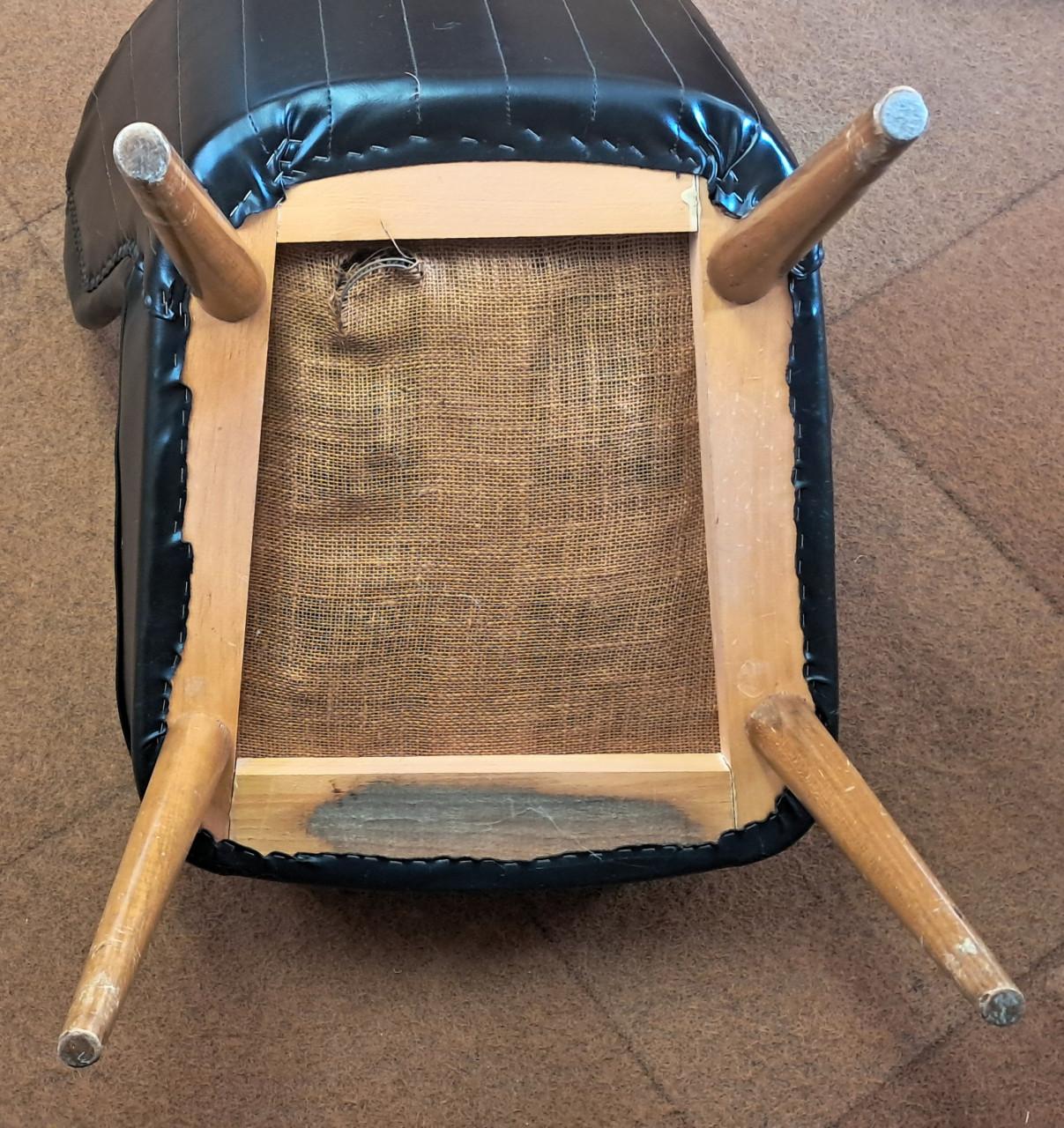 Vintage mid centery jaren 50 club-cocktail stoeltje skai met houten pootjes