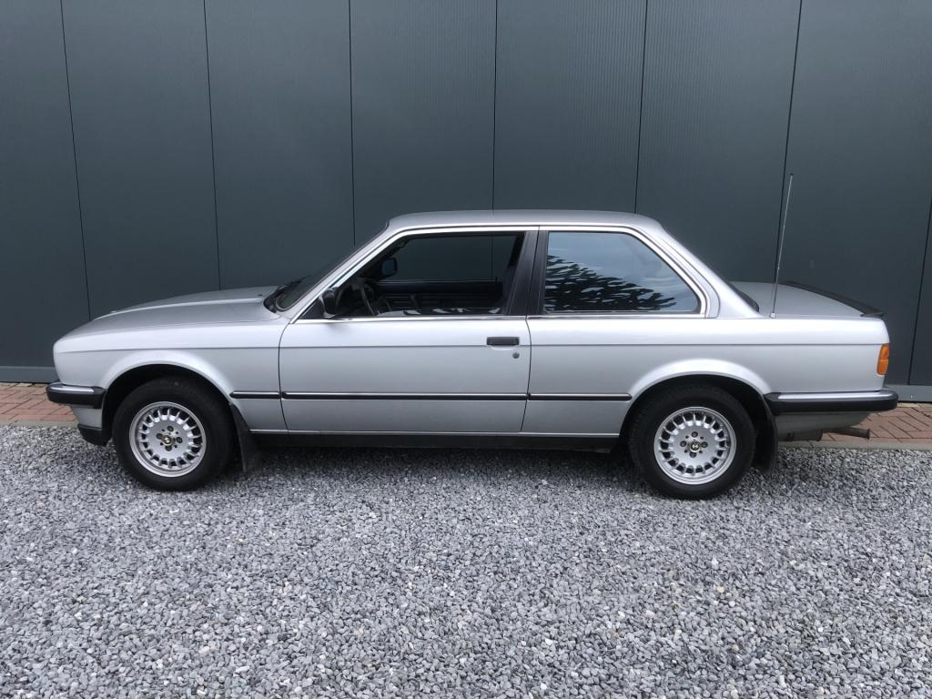 BMW 3-serie 318i 90pk sedan e30
