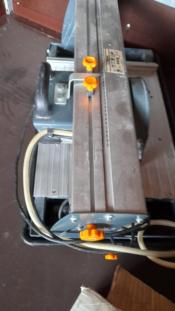 Tegelzaagmachine watergekoeld