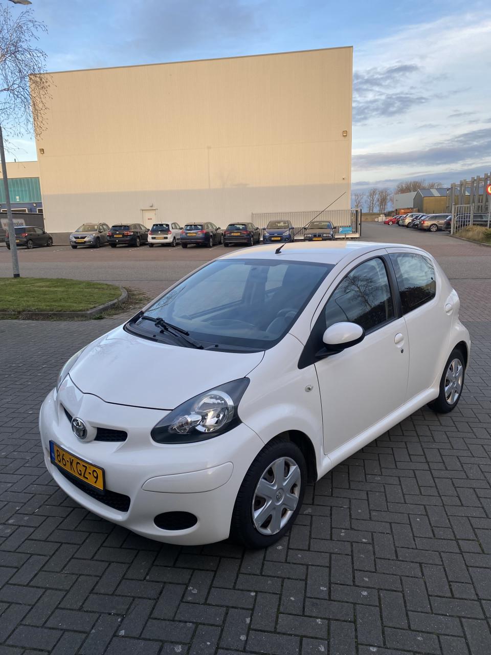 Toyota Aygo 1.0 12V Vvt-i 5DRS 2009 Wit | 140.326 KM NAP | NIEUWE APK!