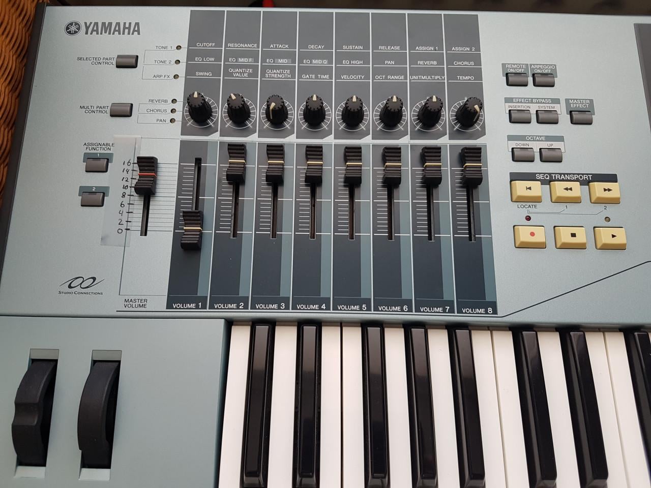 YAMAHA MOTIF XS6, in zeer goede staat, veel extra's