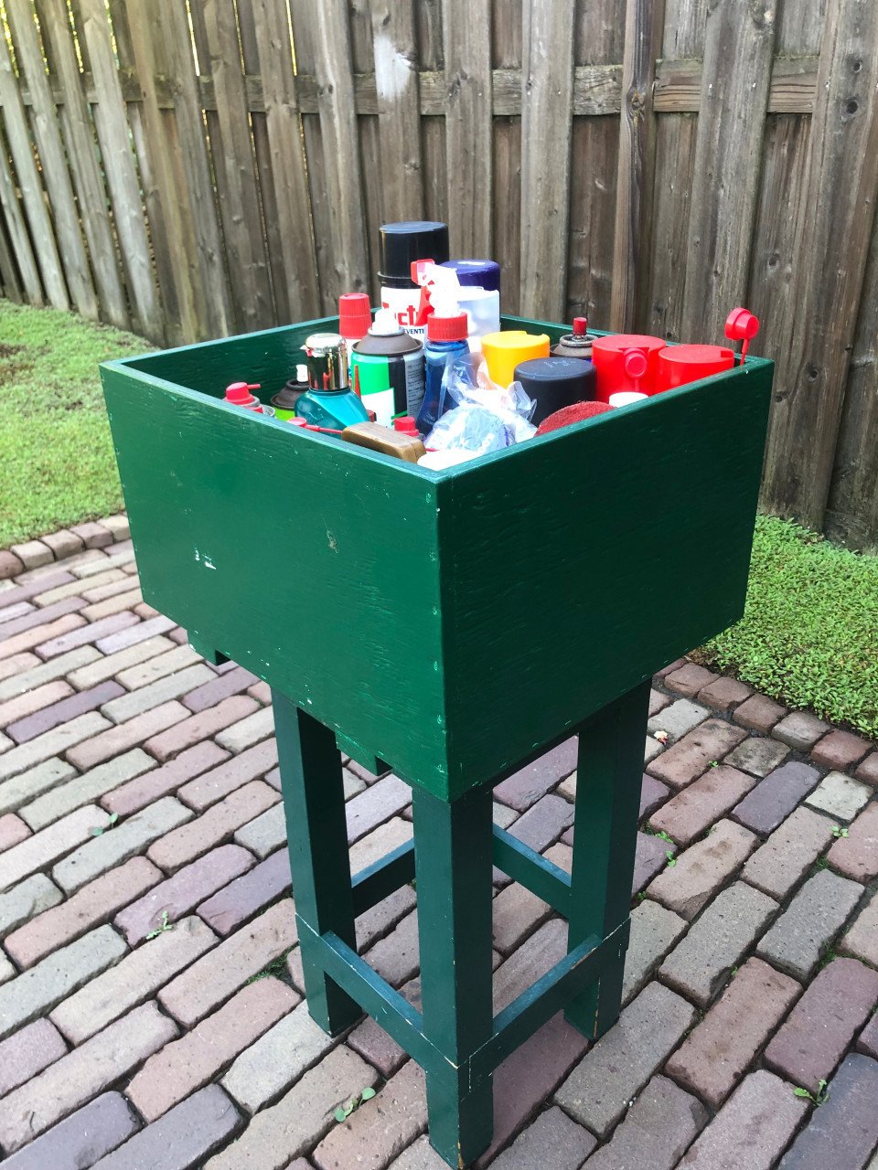 Groene houten bak.