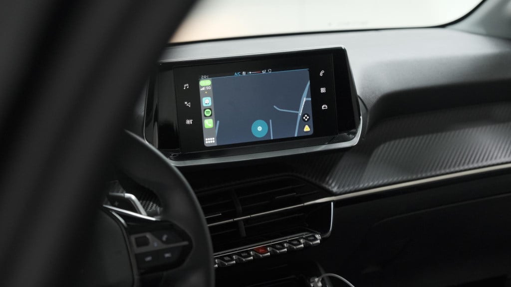 Peugeot 208 puretech 100 eat8 active | parkeersensoren | navigatie | apple 