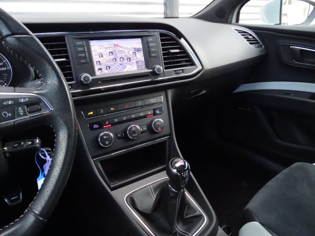 Seat Leon sc 2.0 tsi cupra 280 | pano | stoelverwarming | navi