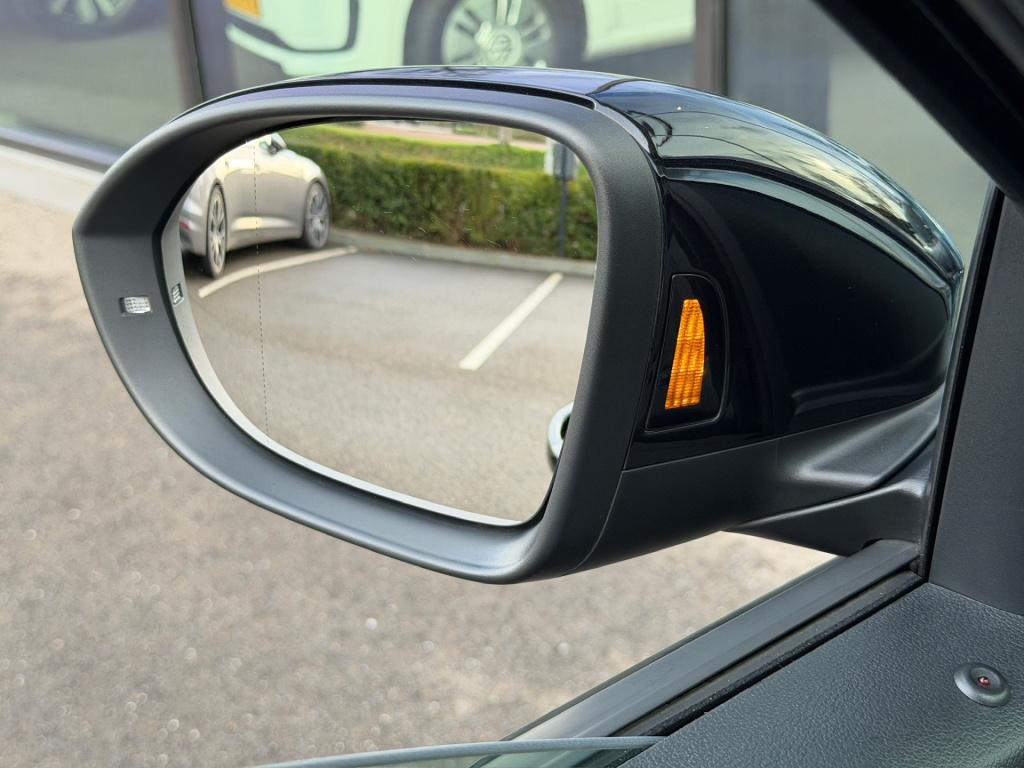 Volkswagen T-roc 1.5 tsi 150pk dsg r-line | camera | keyless | elek. achter