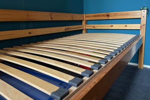 Grenen bedframe 80 x 200