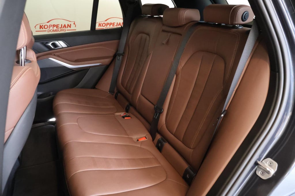 BMW X5 xdrive45e high executive nl auto, memory, luchtvering, carplay & and