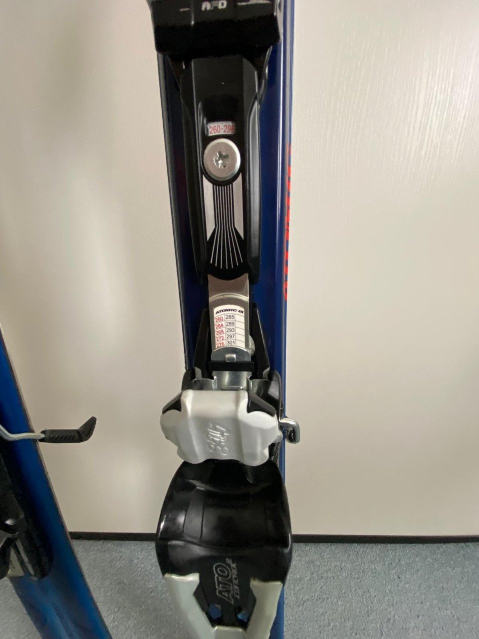 Dames ski's  Atomic Nomad Carve 148