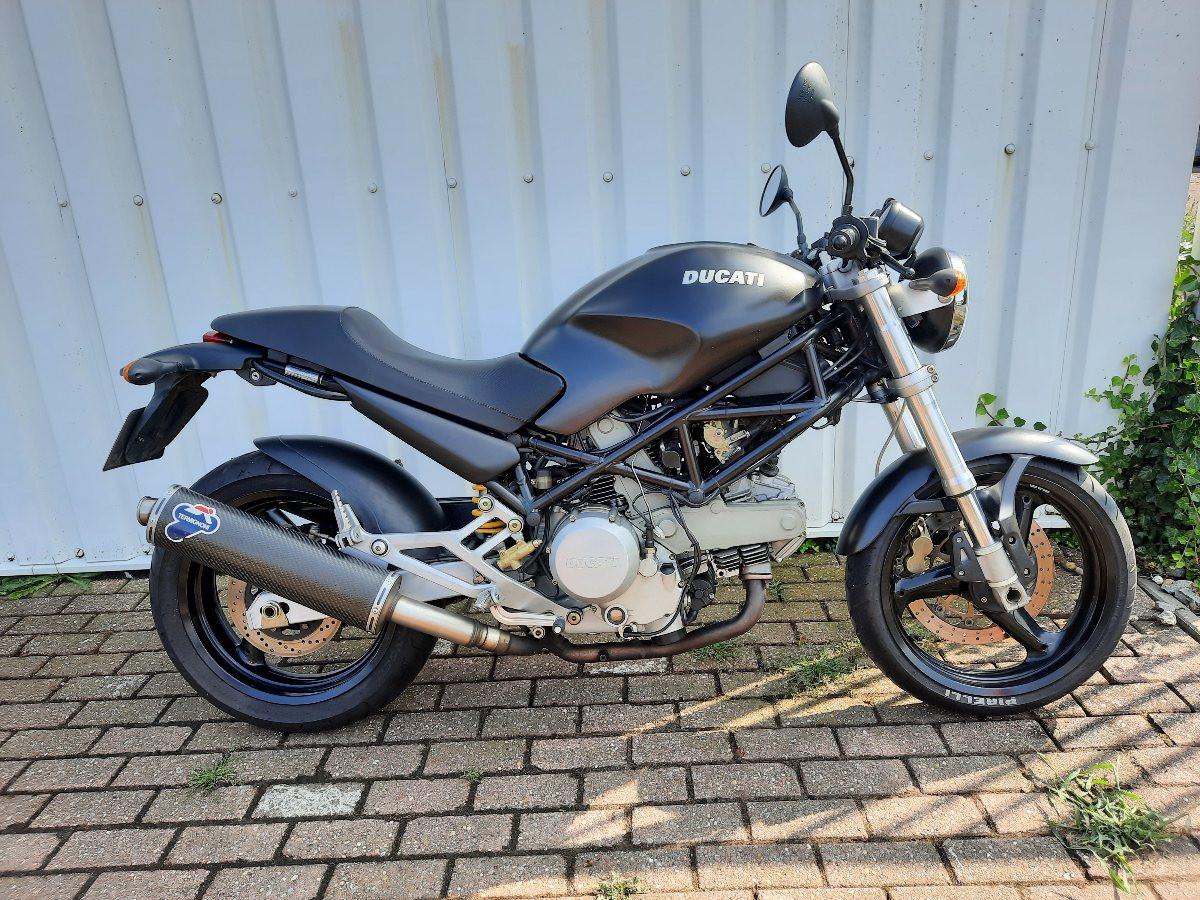 Ducati Monster 620 dark uit 2004, weinig Km