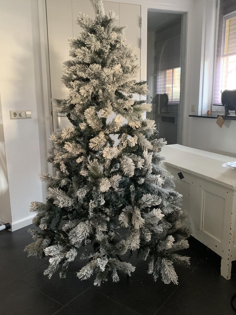 Kerstboom met sneeuw 1,85 m