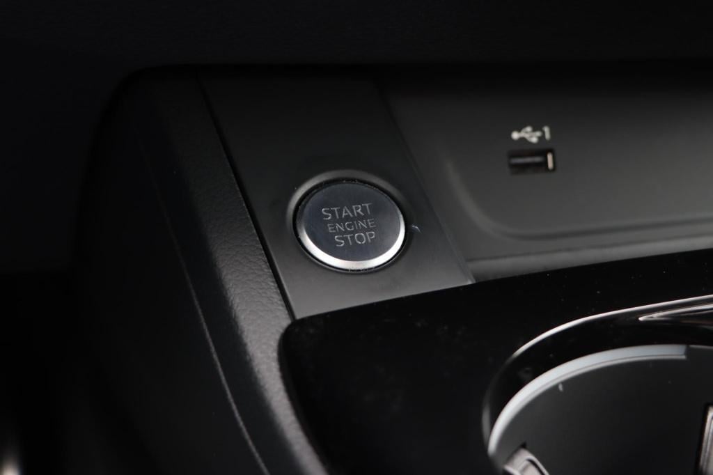 Audi A4 avant 40 tfsi launch edition sport