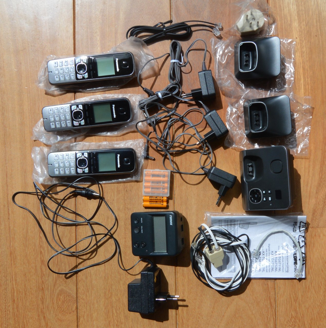 Panasonic KX-TG6723 Trio (3x DECT) + Ranex RX 1515 (nummermelder) + ...