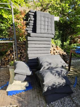 Tuinkussens (hållö ikea) voor loungeset en eetstoelen