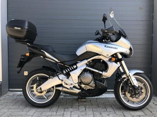 Keurige middenklasse Versys 650 '07 met 45dkm, veel Givi extra's €3250,-