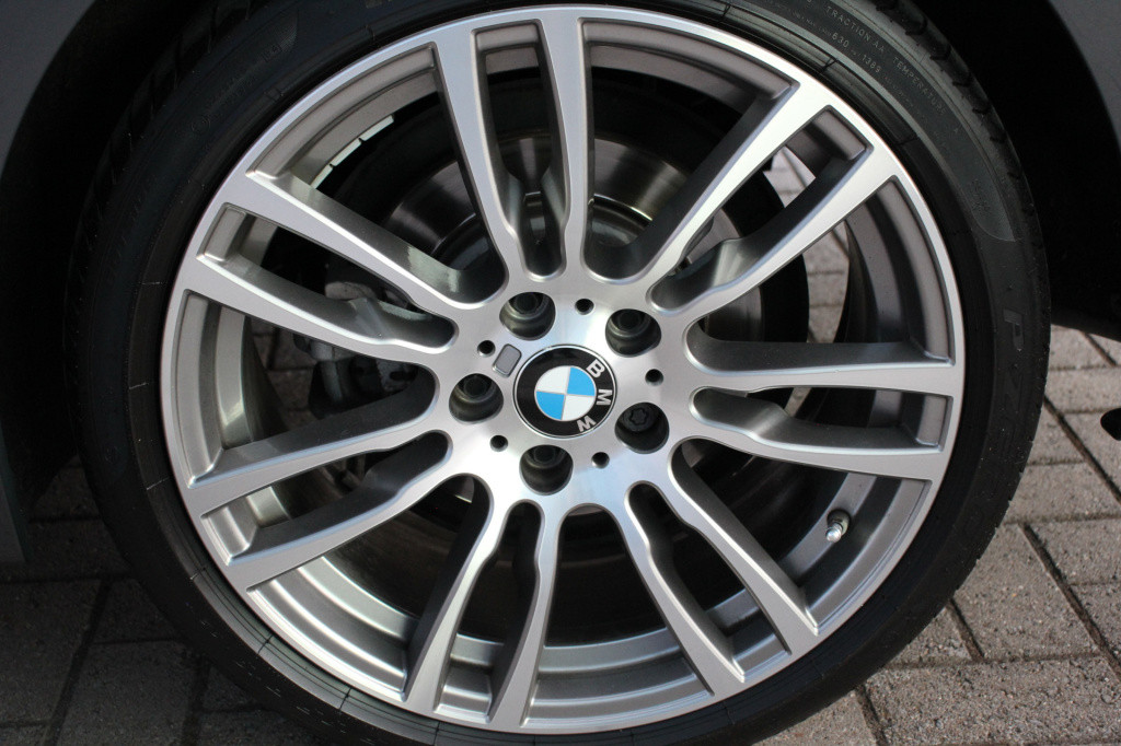 BMW 3-serie 320i xdrive m sport edition | dealer onderhouden