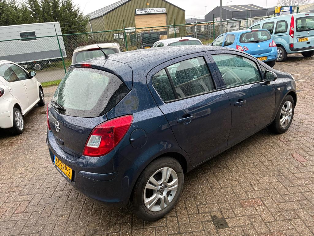Opel Corsa 1.4-16v cosmo