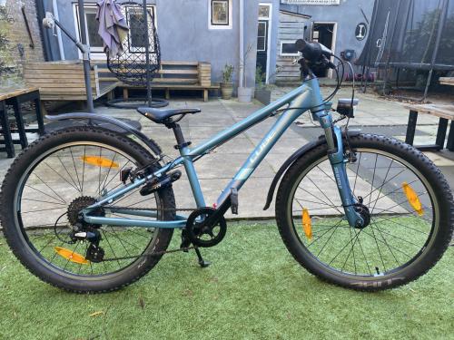 Cube acid race allroad 24 inch