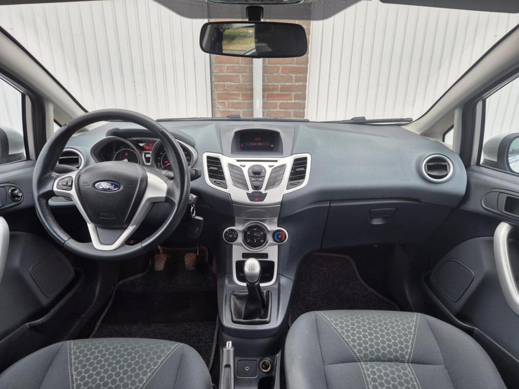 Ford Fiesta 1.25 titanium / origineel nl / airco / verwarmde voorruit