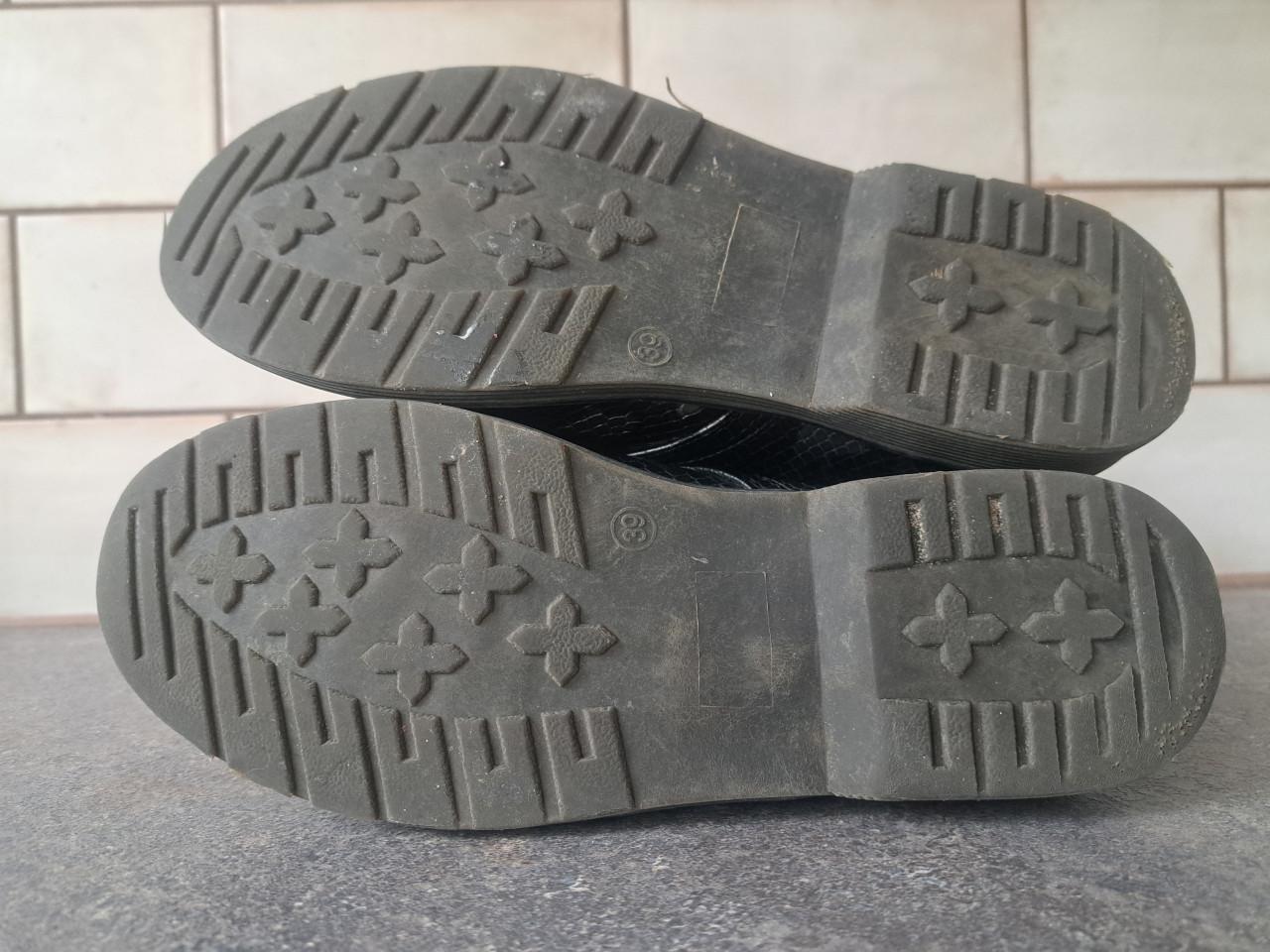 Boots Zwart met zilver maat 39
