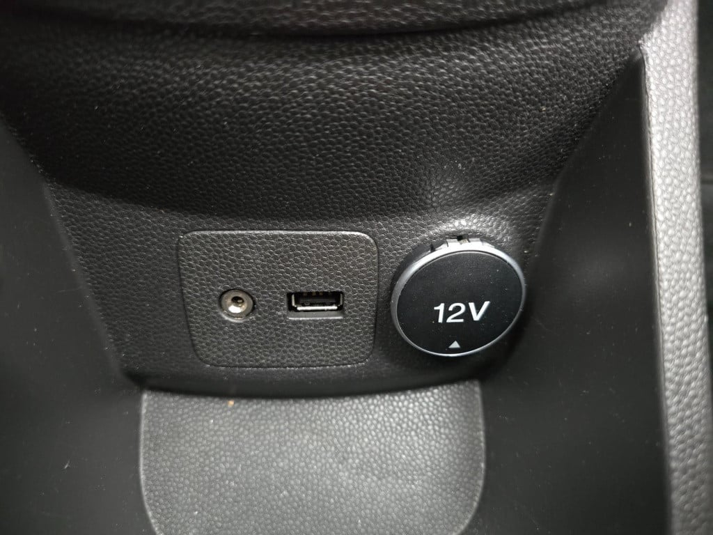 Ford Fiesta occasion titanium uitvoering met cruisecontrol en bluetooth | t