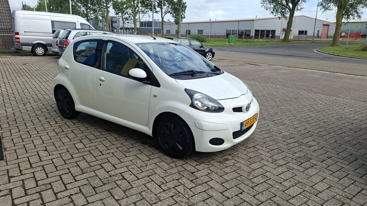 Toyota AYGO 1.0 12v Comfort Navigator 5drs bj:2011 airco-navigatie