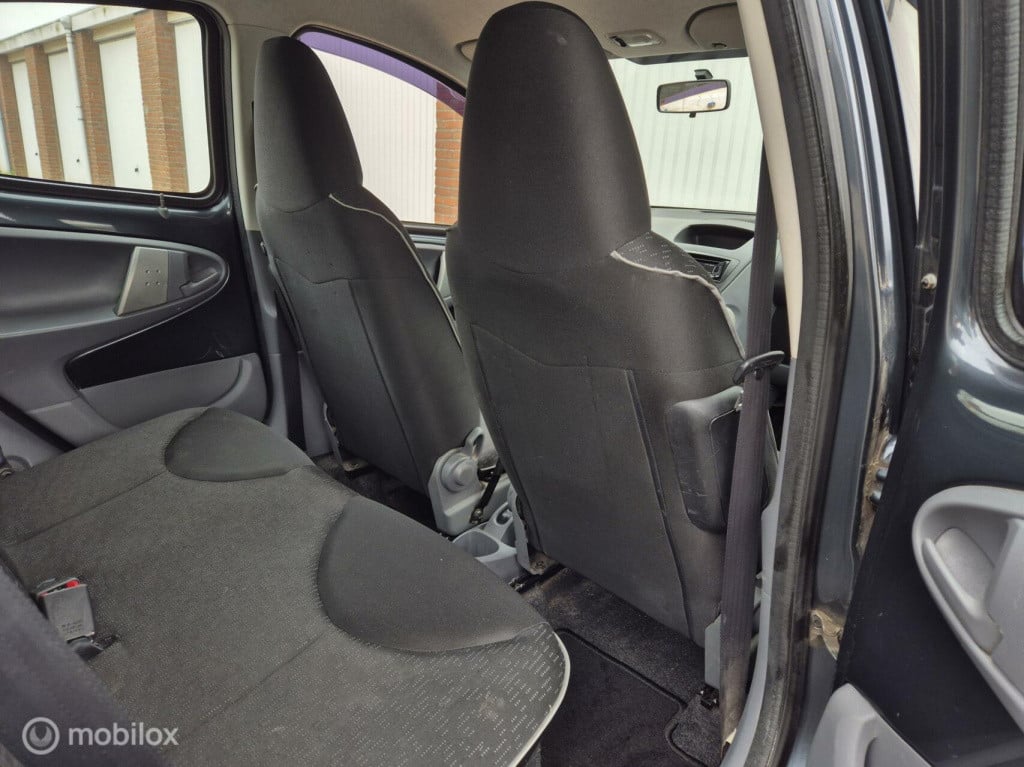 Peugeot 107 1.0 xs automaat / 5- deurs / airco / bluetooth