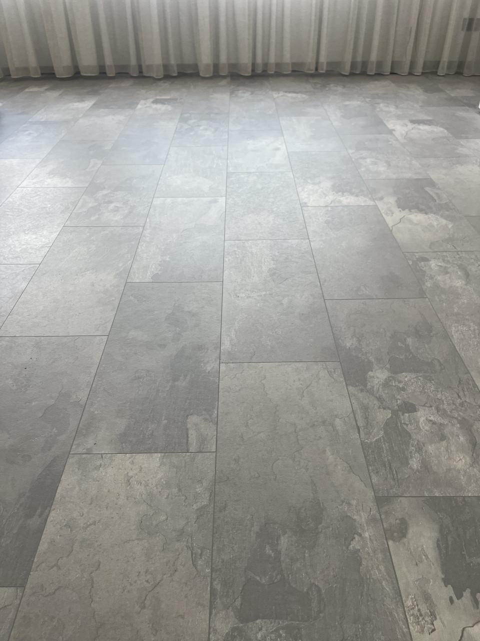 Nieuwe laminaat vloer+plinten
