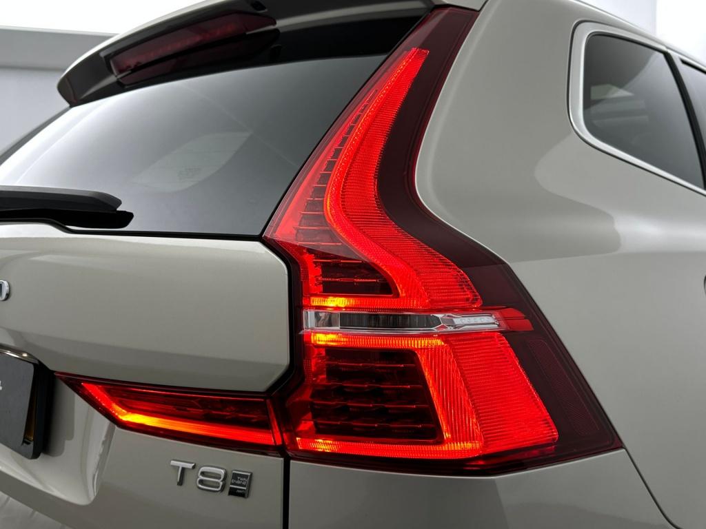 Volvo XC60 t8 390pk recharge momentum|