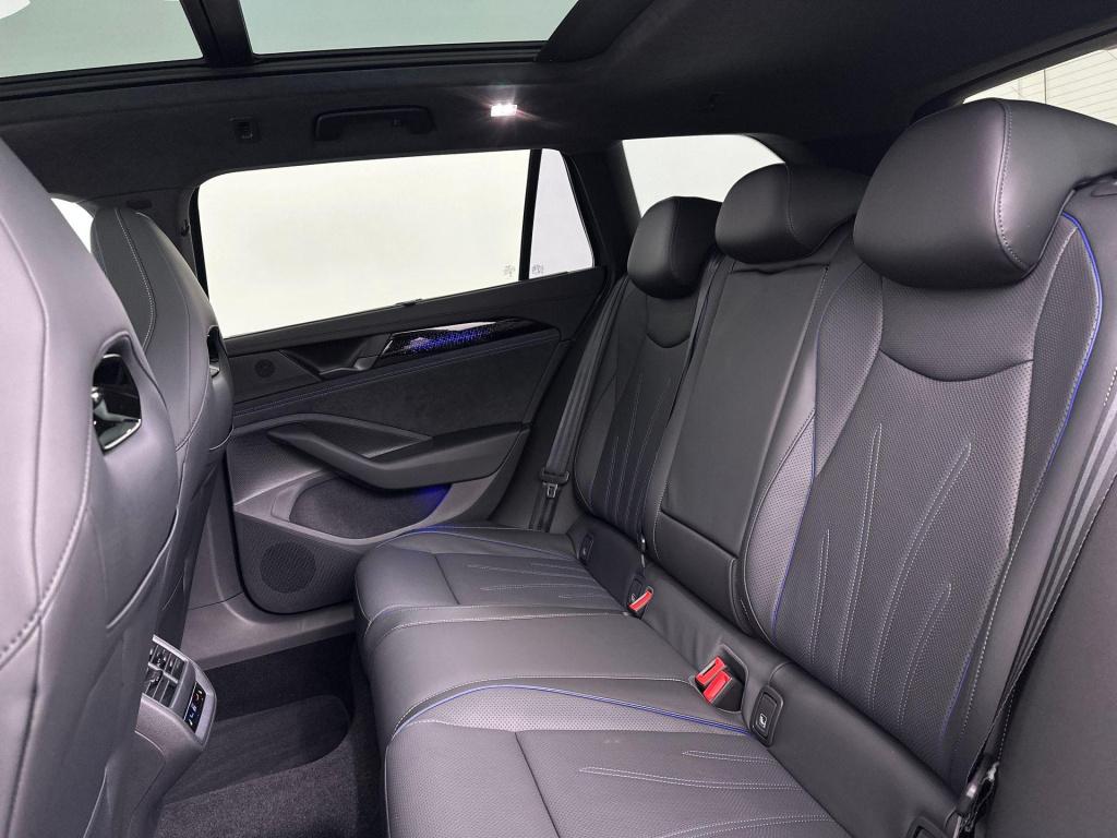 Volkswagen Passat r-line edition plug in hybride 204 pk black style plus pa